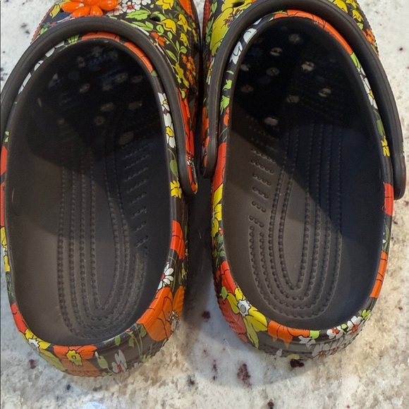 Crocs Retro Floral Clog- Limited Edition NWOT - Picture 5 of 6